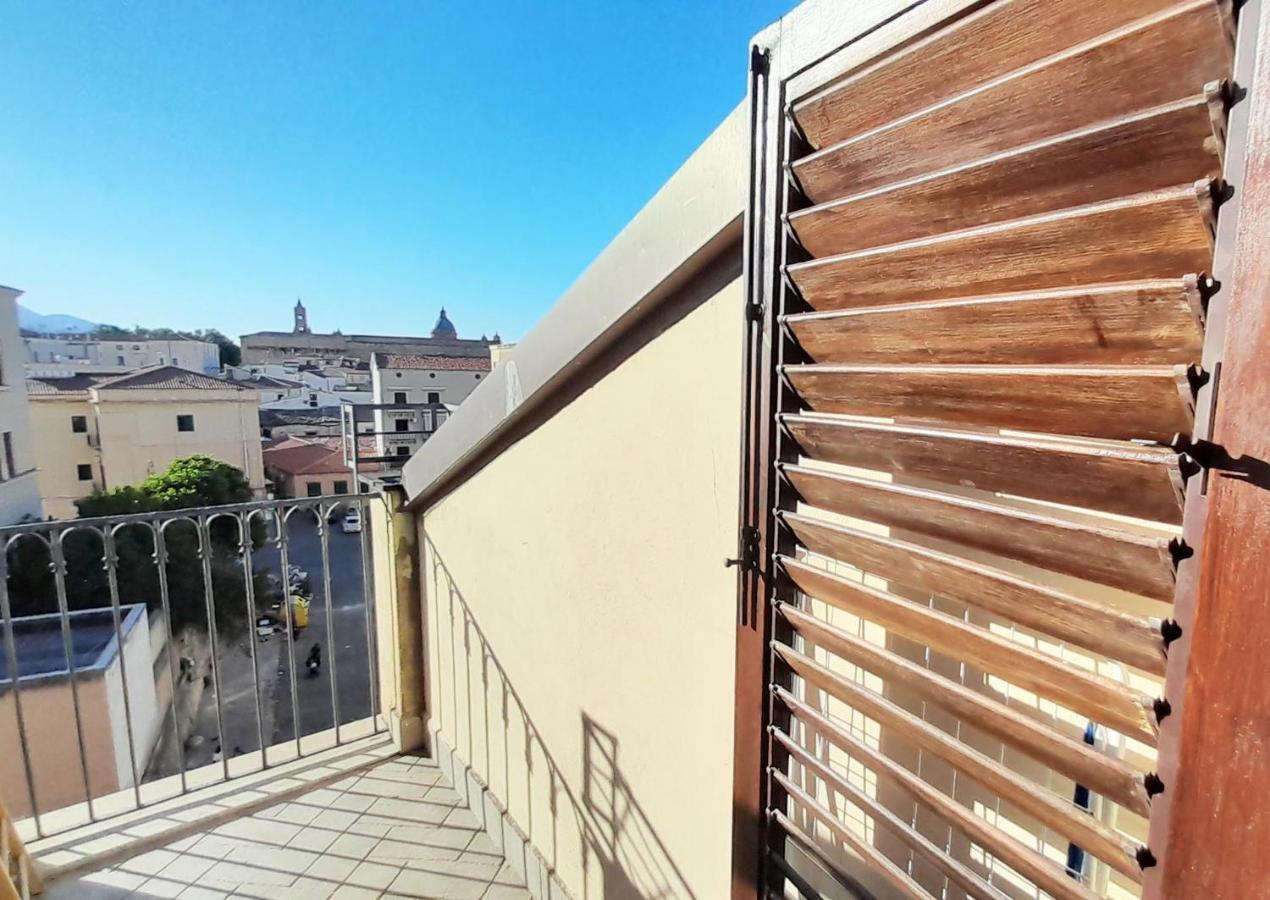 Terrace With View Attic In Old Town Ballarhome باليرمو المظهر الخارجي الصورة